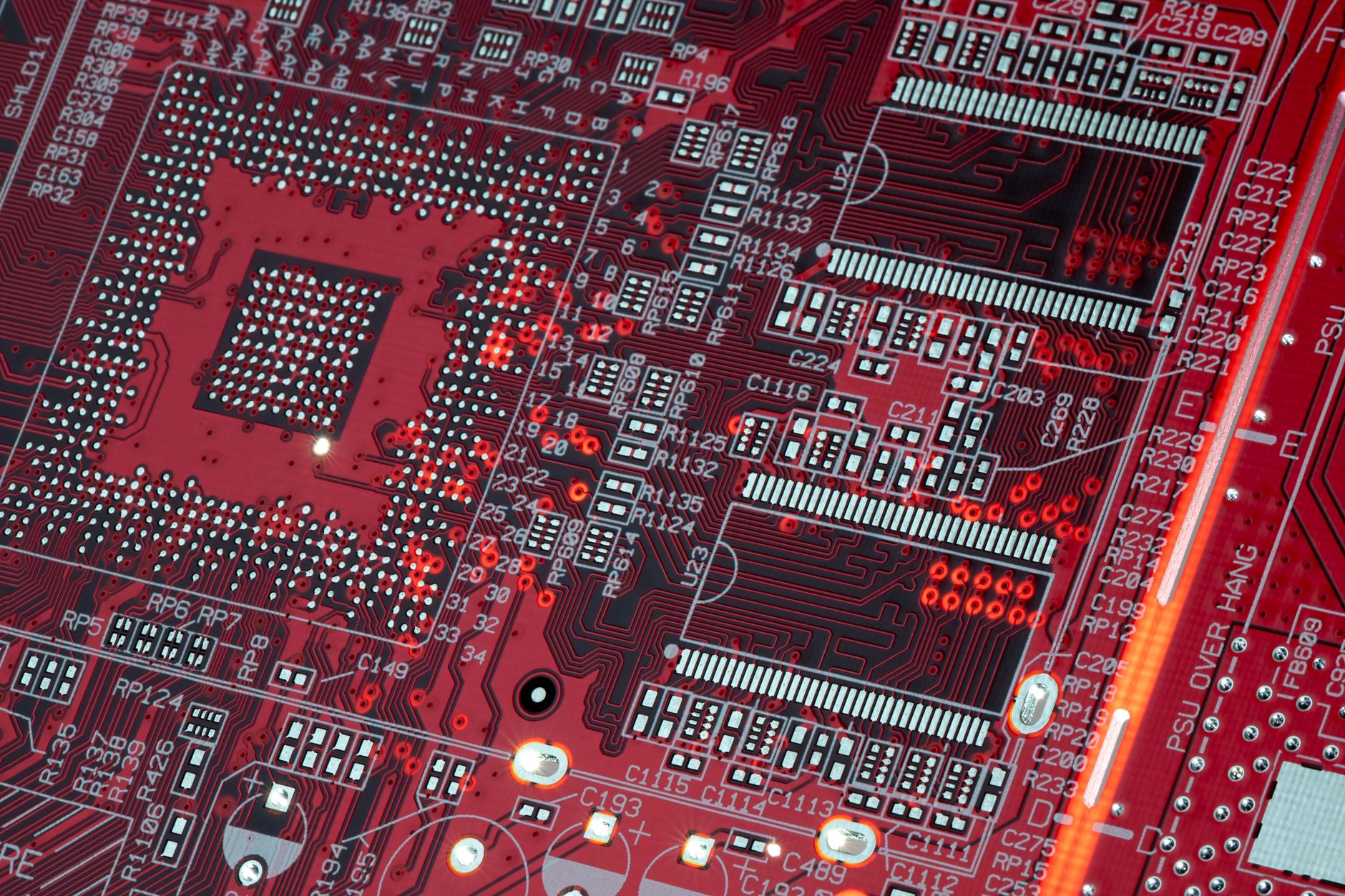 Quien Controla los Chips Controla la IA: TSMC Bate Récords y Anthropic Fabrica los Suyos
